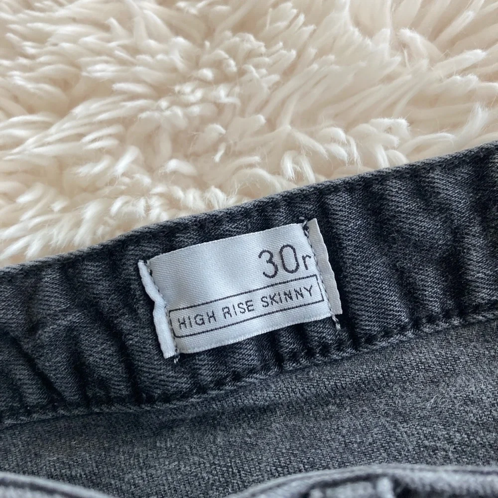 Stylish Gray Women's Skinny Pants - Picture 3 of 4